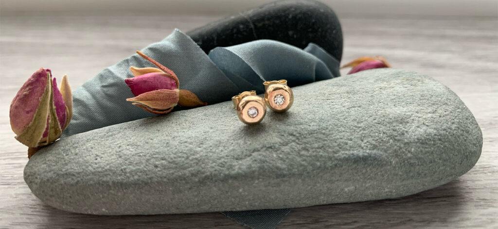 9ct gold round stud earrings with diamonds