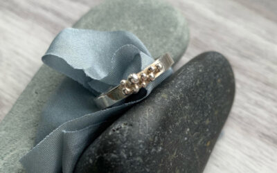 Scattered Pebbles Silver Ring