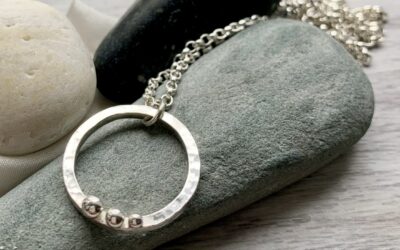 Handmade Silver Circle Necklace – On The Shore.